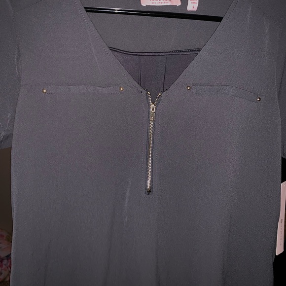 Small Zip up Gray Blouse - Picture 8 of 8